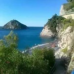 아파트 Vado Da Sabrina 바도 리구레